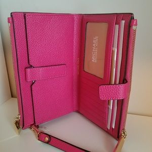 MK  Double Zip leather Wristlet (Ultra Pink)